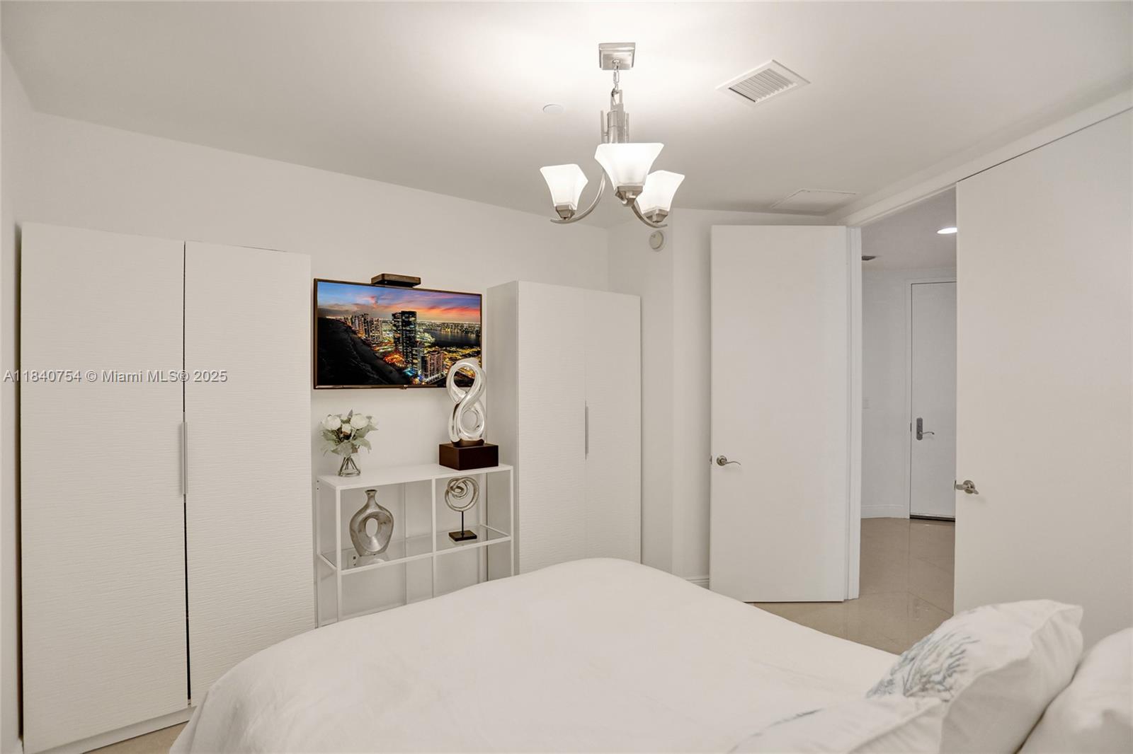 See details 603 2 / 3 1962 sq. ft. $ 2025-07-15 0 Photo