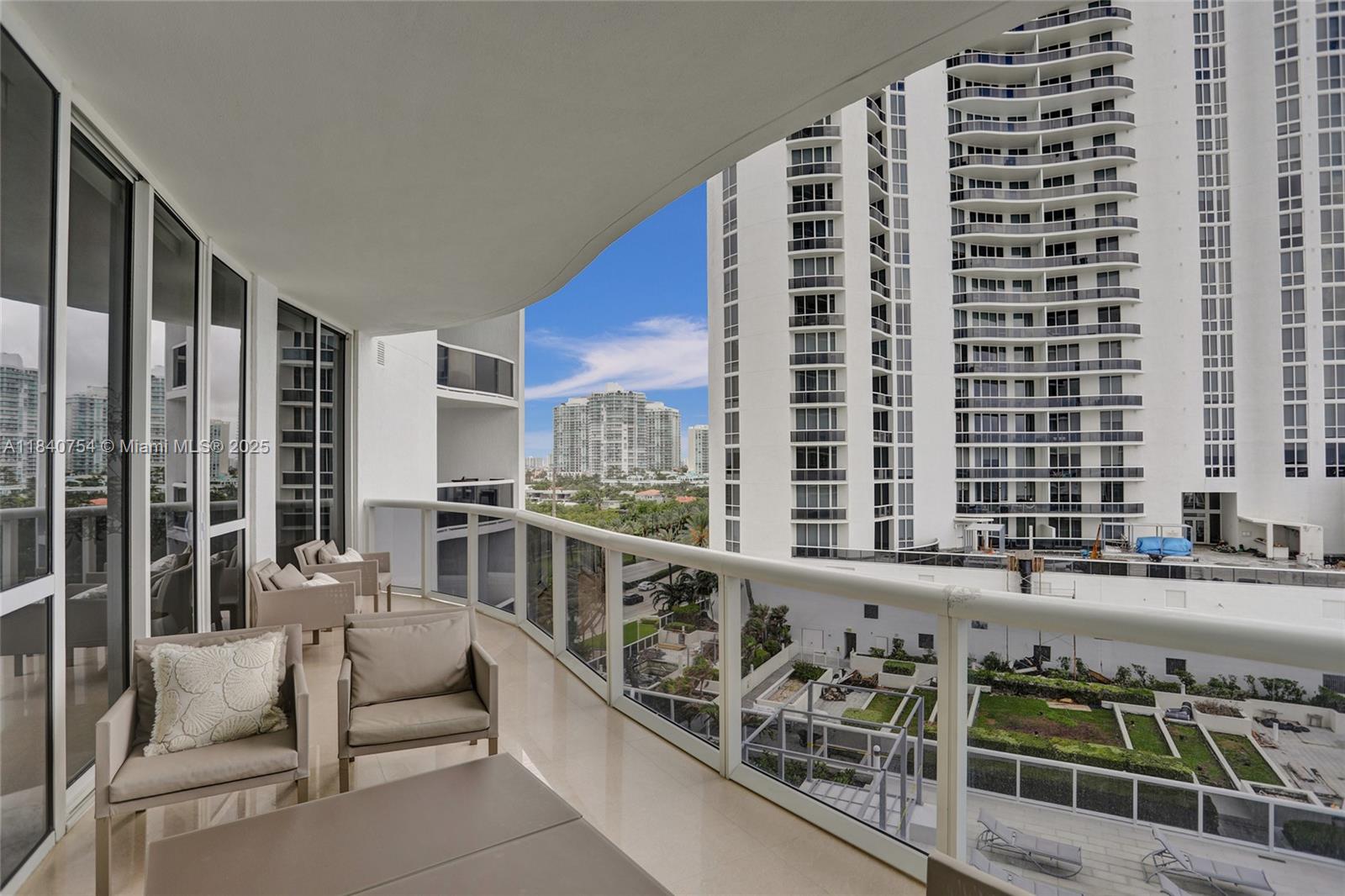 See details 603 2 / 3 1962 sq. ft. $ 2025-07-15 0 Photo