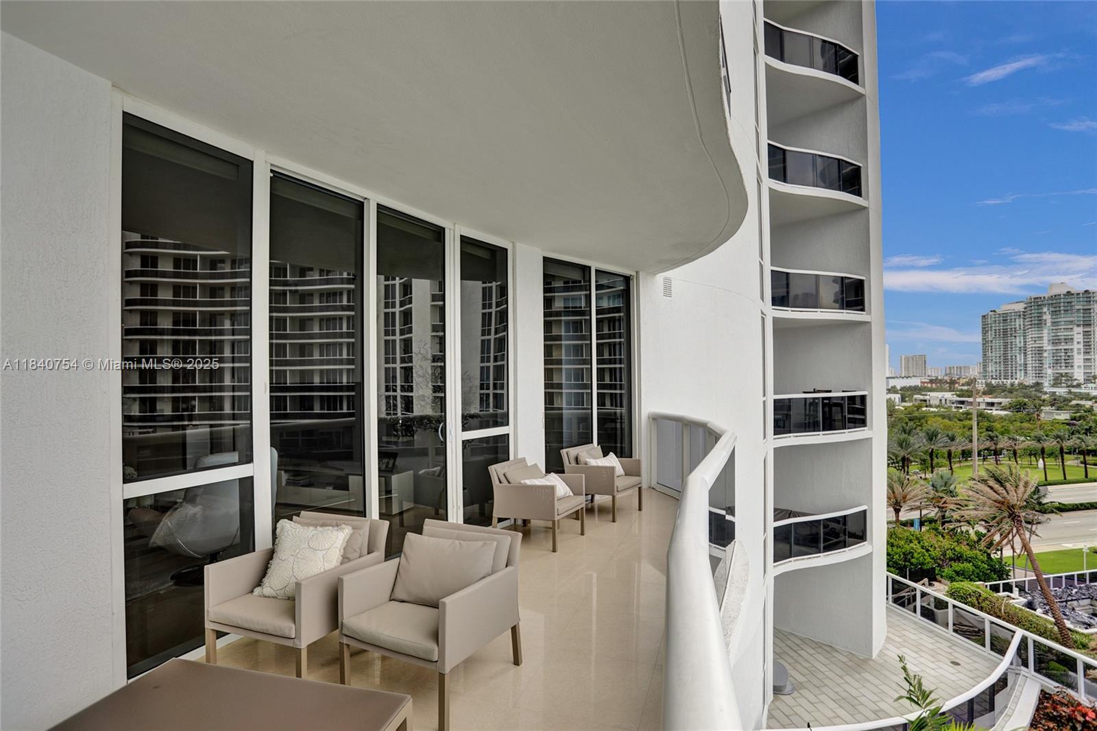 See details 603 2 / 3 1962 sq. ft. $ 2025-07-15 0 Photo