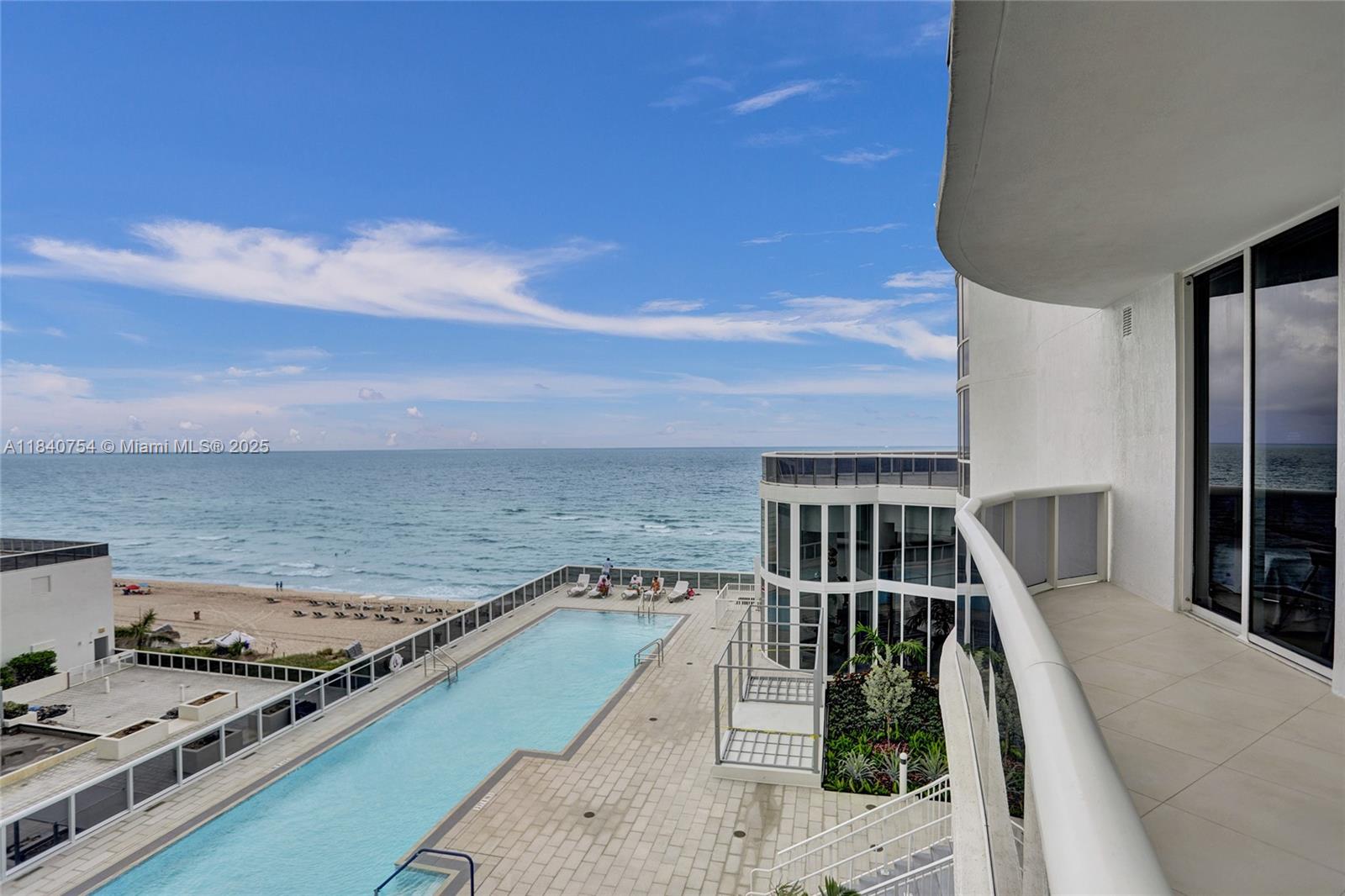 See details 603 2 / 3 1962 sq. ft. $ 2025-07-15 0 Photo