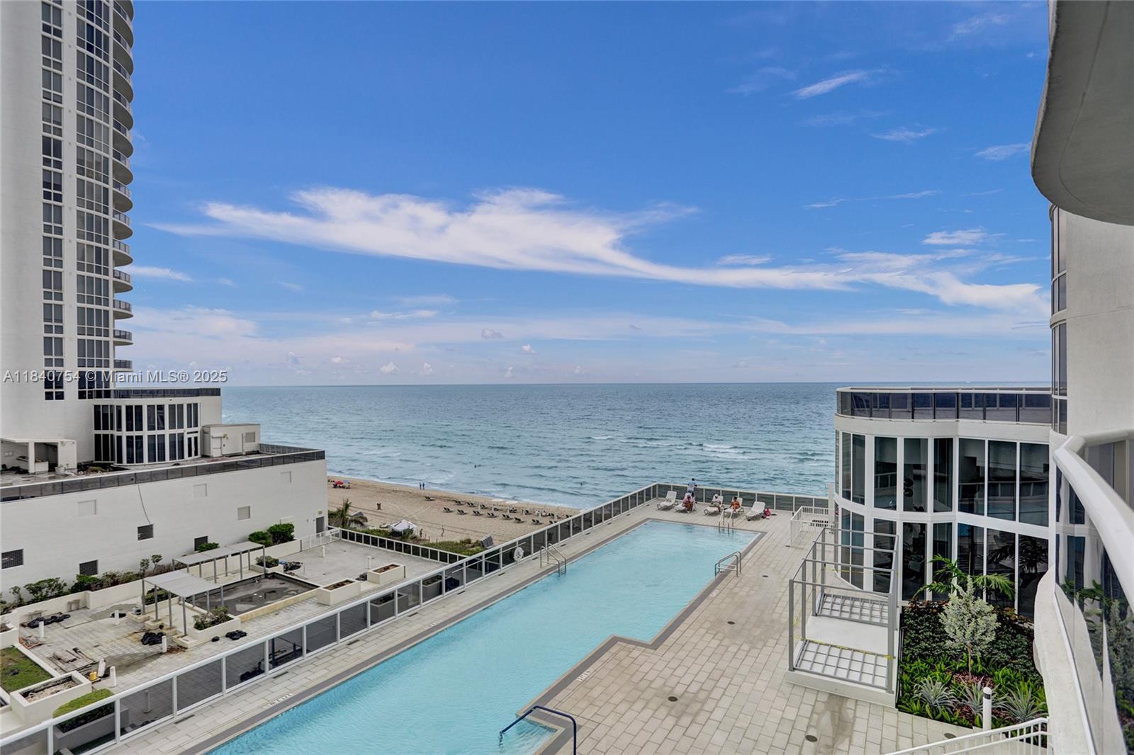 See details 603 2 / 3 1962 sq. ft. $ 2025-07-15 0 Photo