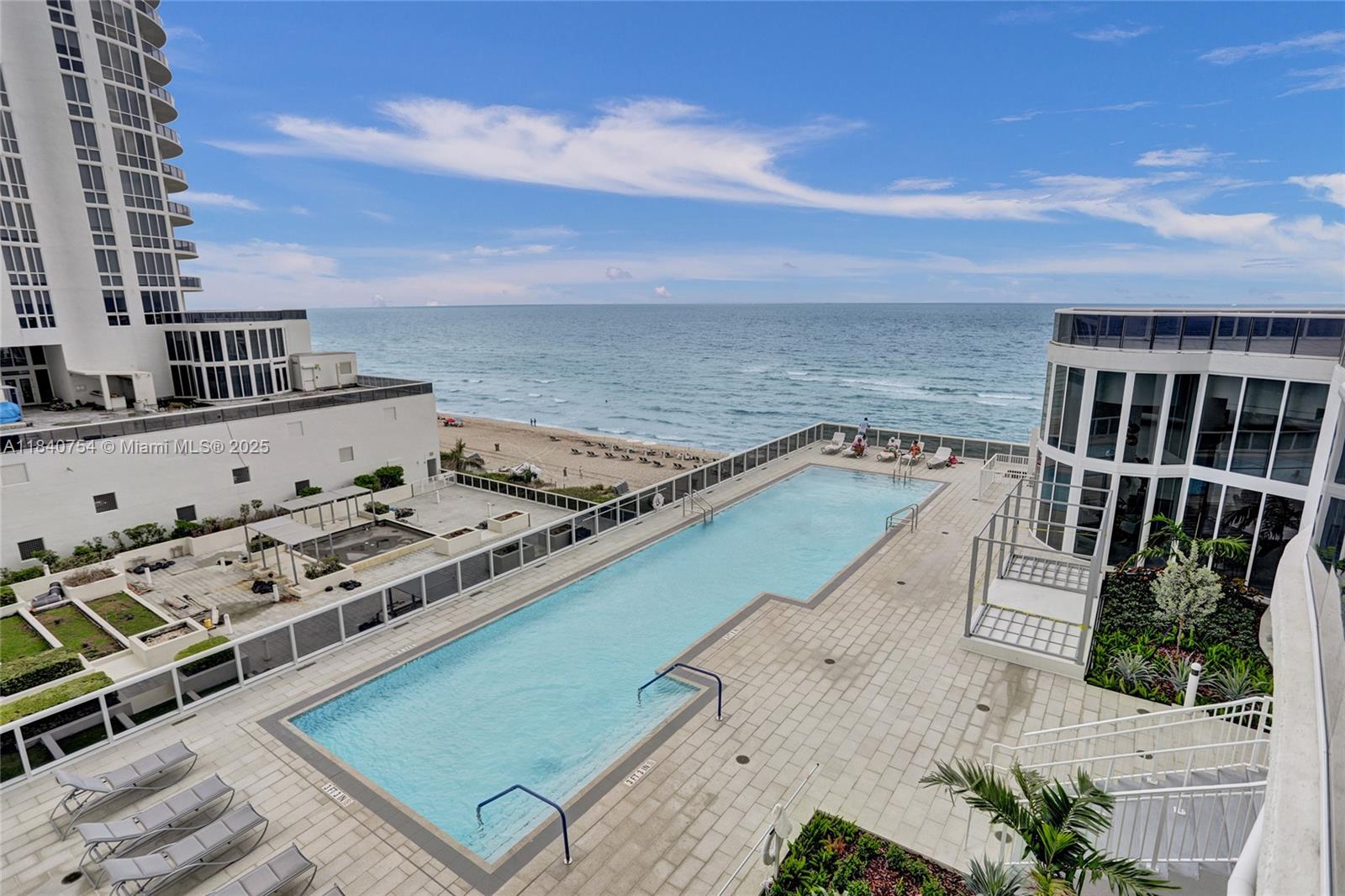 See details 603 2 / 3 1962 sq. ft. $ 2025-07-15 0 Photo
