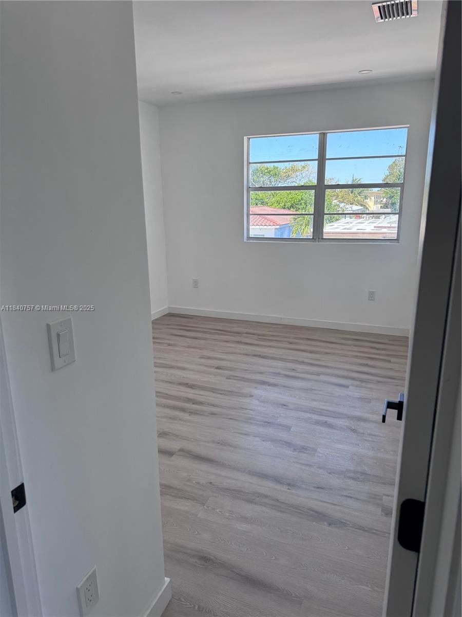 See details / 4958 sq. ft. $ 2025-07-15 0 Photo