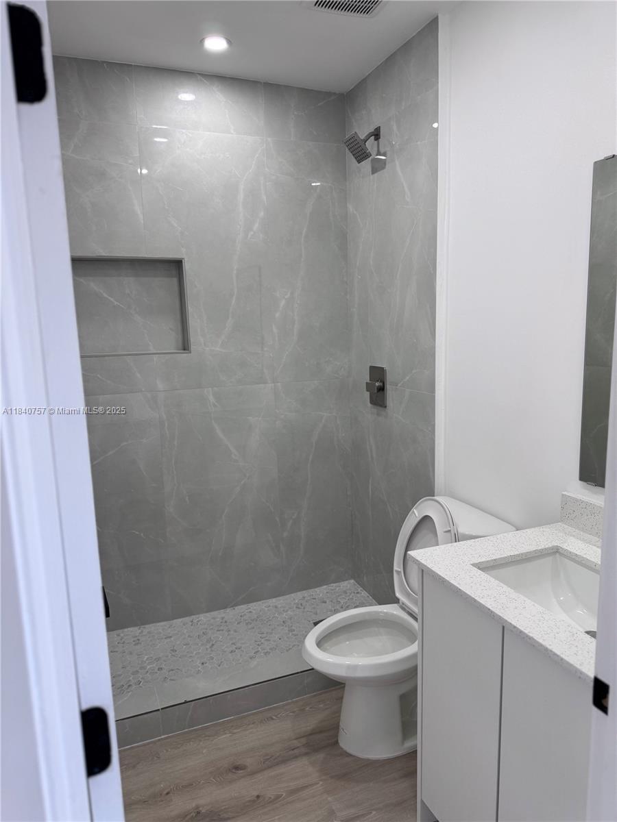 See details / 4958 sq. ft. $ 2025-07-15 0 Photo