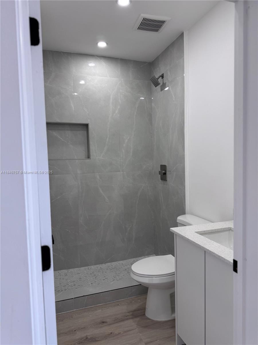 See details / 4958 sq. ft. $ 2025-07-15 0 Photo