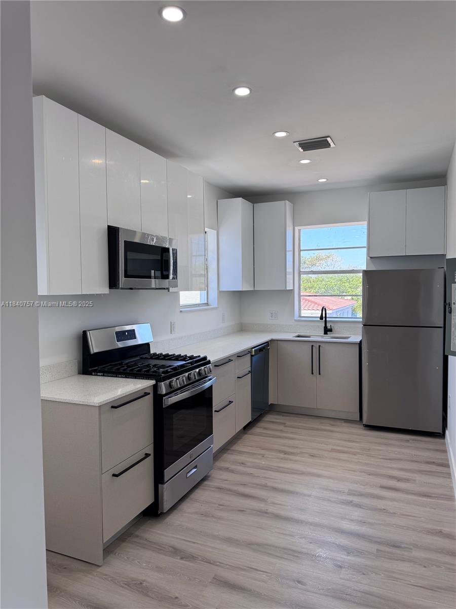 See details / 4958 sq. ft. $ 2025-07-15 0 Photo