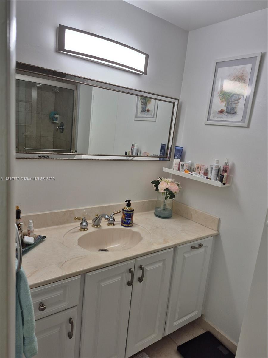 See details 705 2 / 2 1132 sq. ft. $ 2025-07-15 0 Photo