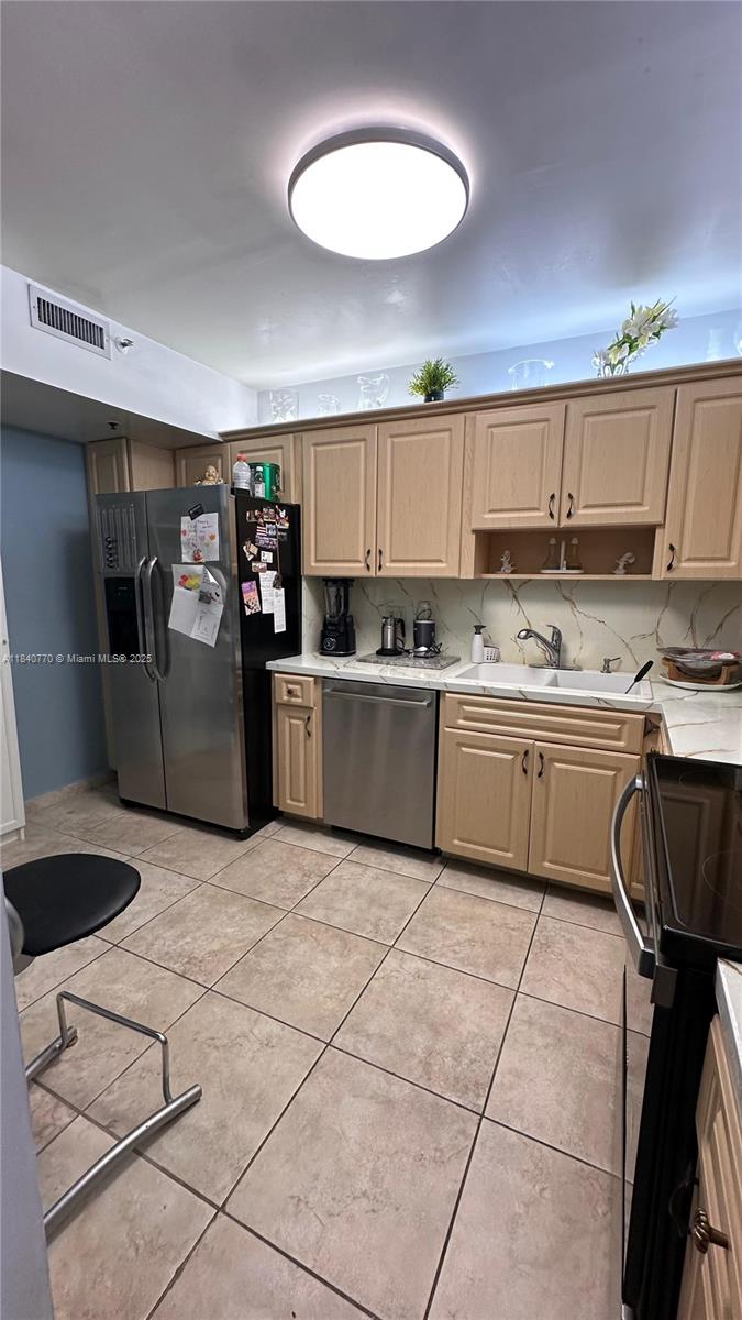 See details 705 2 / 2 1132 sq. ft. $ 2025-07-15 0 Photo