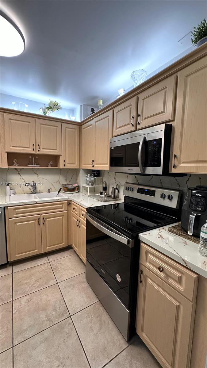 See details 705 2 / 2 1132 sq. ft. $ 2025-07-15 0 Photo