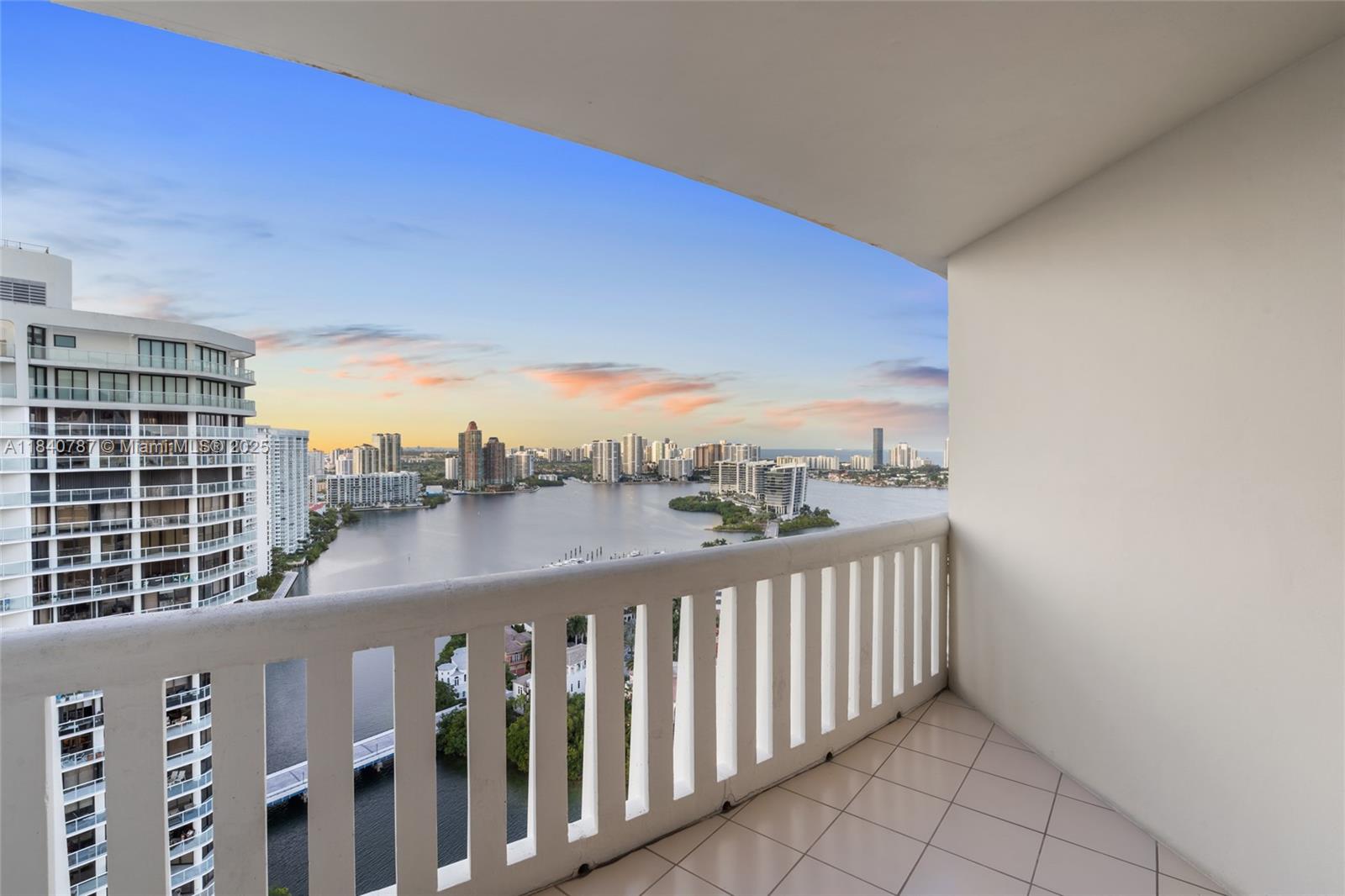 See details 2902 5 / 7 4281 sq. ft. $ 2025-07-15 0 Photo