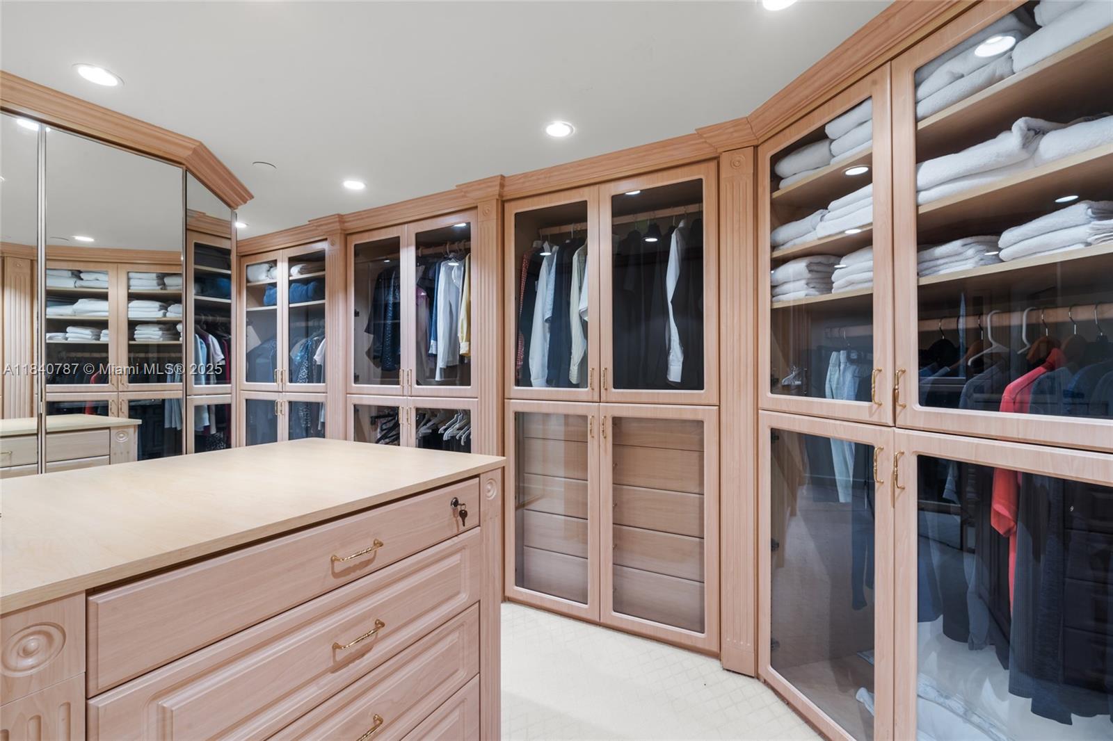 See details 2902 5 / 7 4281 sq. ft. $ 2025-07-15 0 Photo