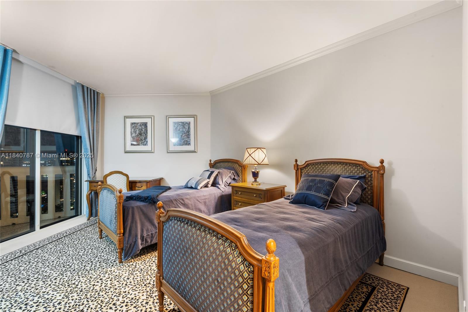 See details 2902 5 / 7 4281 sq. ft. $ 2025-07-15 0 Photo