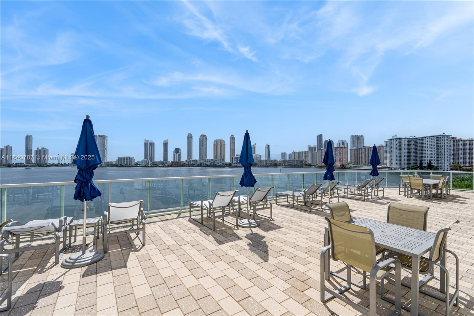 See details 2902 5 / 7 4281 sq. ft. $ 2025-07-15 0 Photo