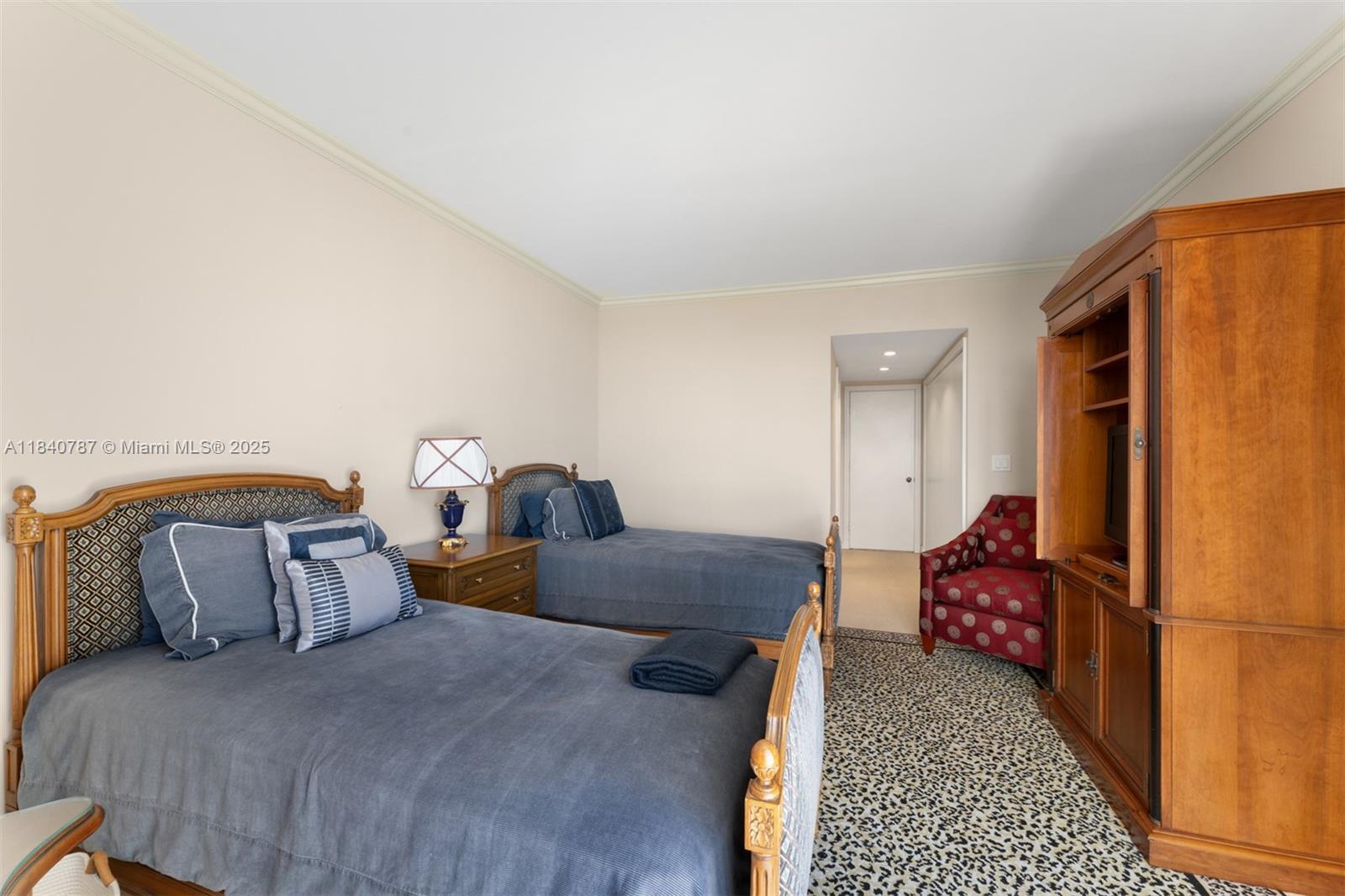 2902 5 / 7 4281 sq. ft. $ 2025-07-15 0 Photo