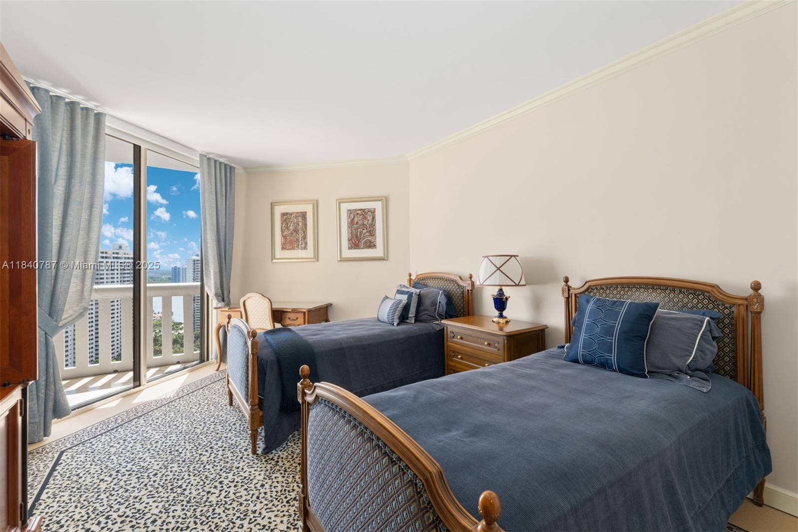 2902 5 / 7 4281 sq. ft. $ 2025-07-15 0 Photo