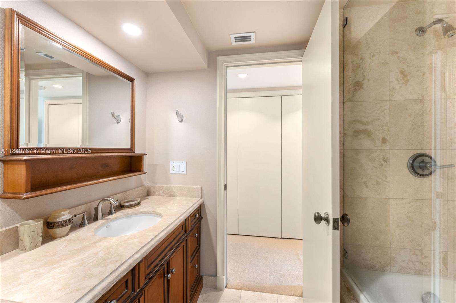 2902 5 / 7 4281 sq. ft. $ 2025-07-15 0 Photo