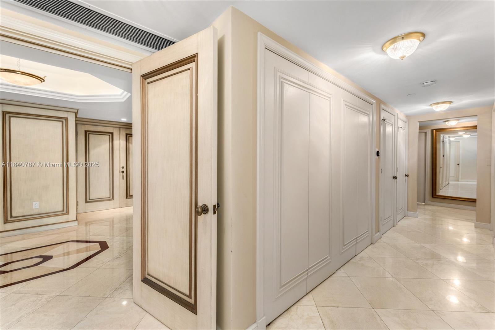 2902 5 / 7 4281 sq. ft. $ 2025-11-24 0 Photo