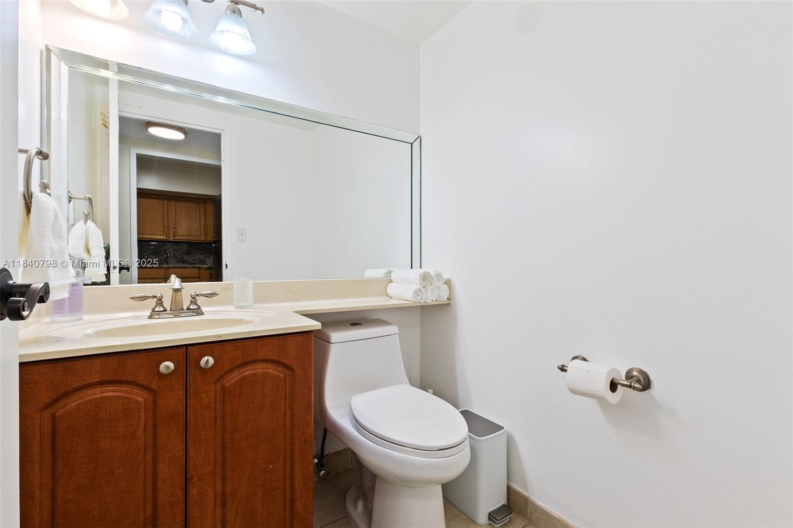 Photo of 3725 Ocean Dr  #921, Hollywood, Florida, 33019 - 