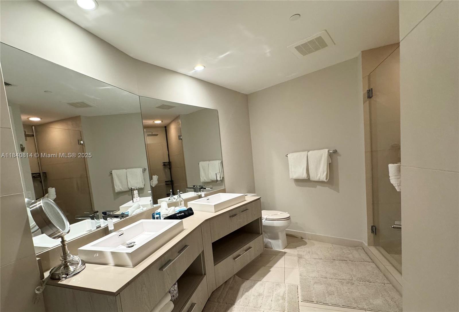 See details 2802 2 / 2 1145 sq. ft. $ 2025-07-15 0 Photo