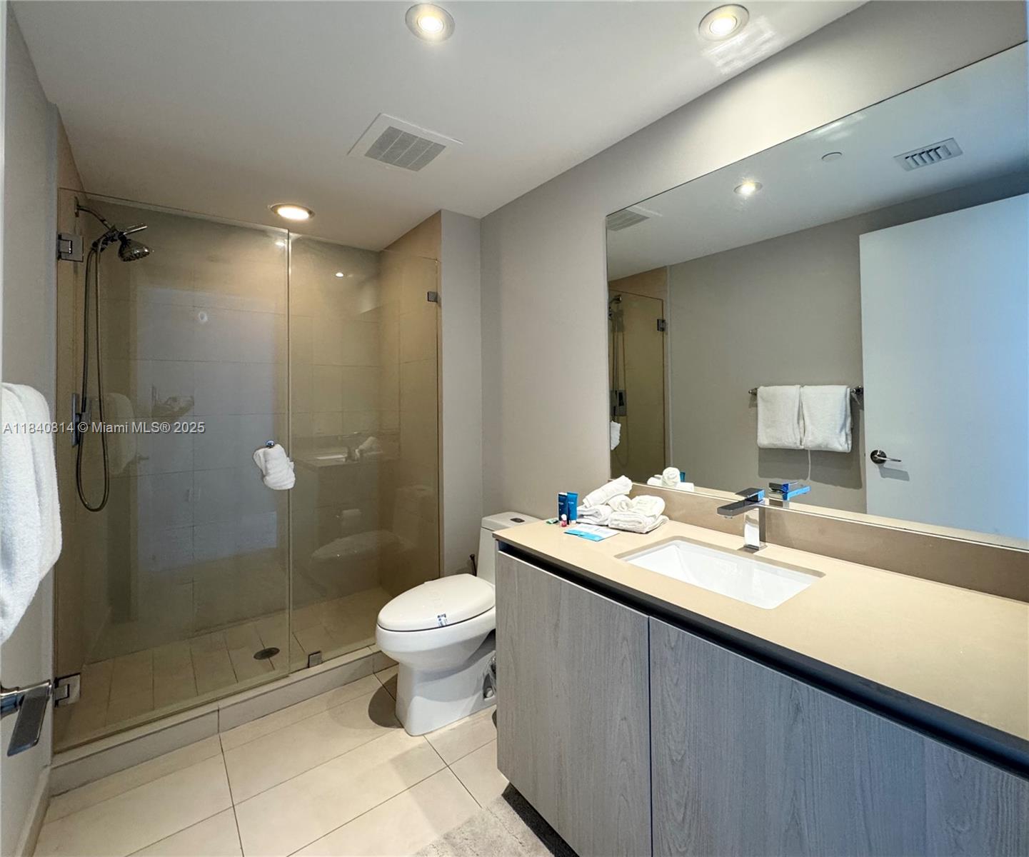 See details 2802 2 / 2 1145 sq. ft. $ 2025-07-15 0 Photo