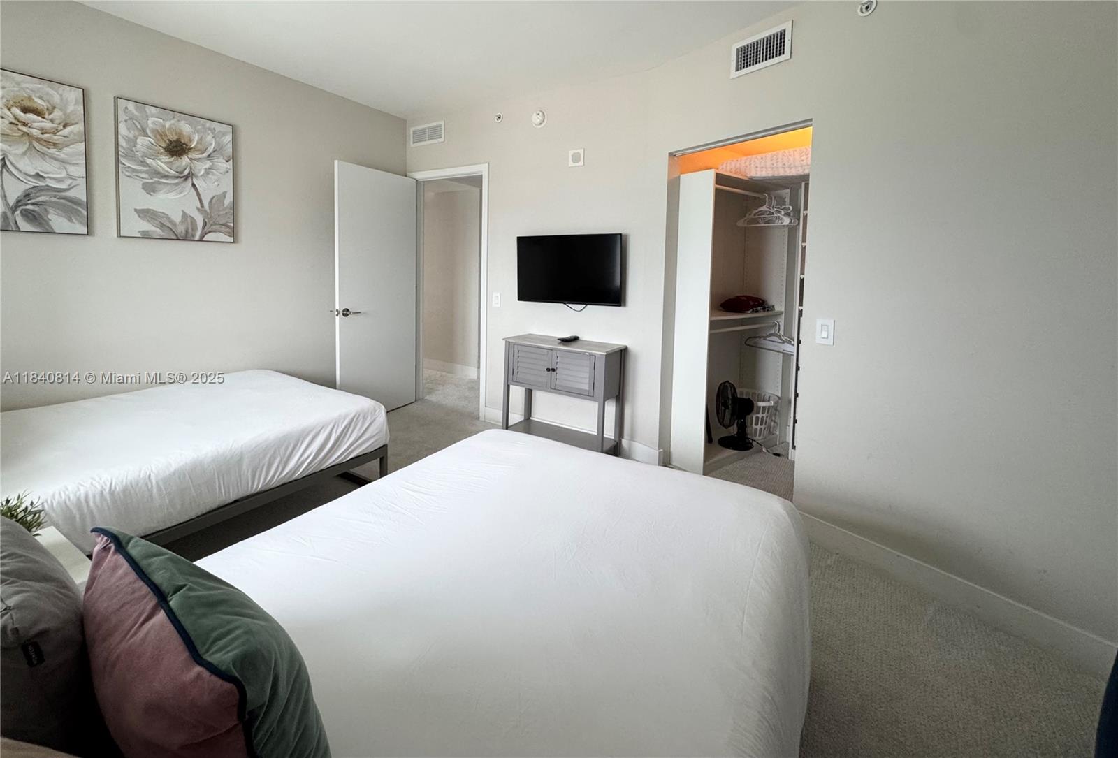 See details 2802 2 / 2 1145 sq. ft. $ 2025-07-15 0 Photo
