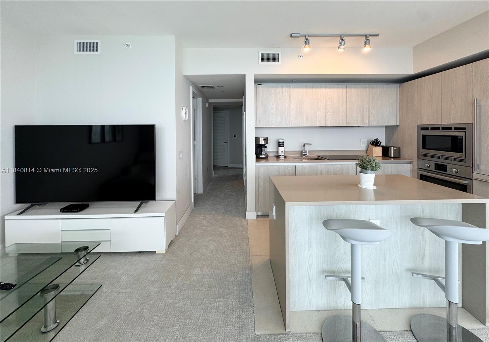 See details 2802 2 / 2 1145 sq. ft. $ 2025-07-15 0 Photo