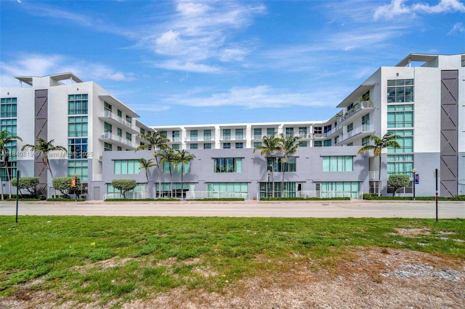 Photo of 2100 Van Buren St  #421, Hollywood, Florida, 33020 - 