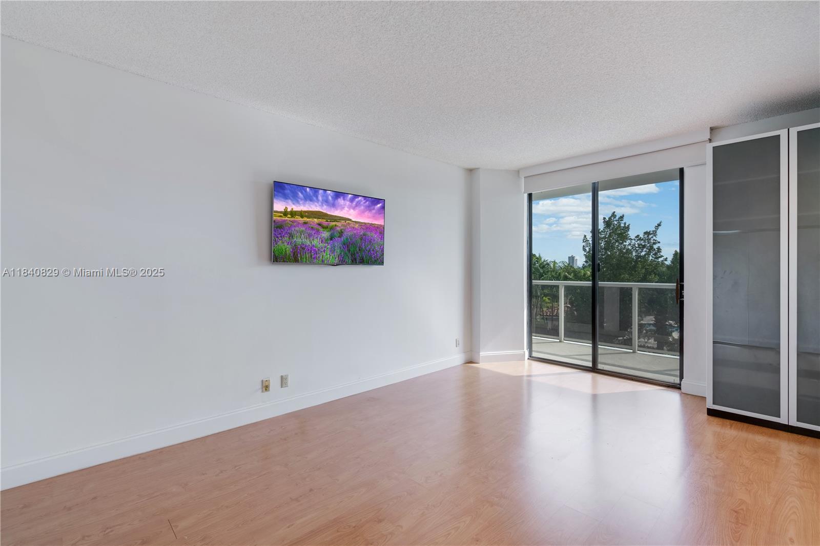 Photo of 20281 Country Club Dr  #405, Aventura, Florida, 33180 - 