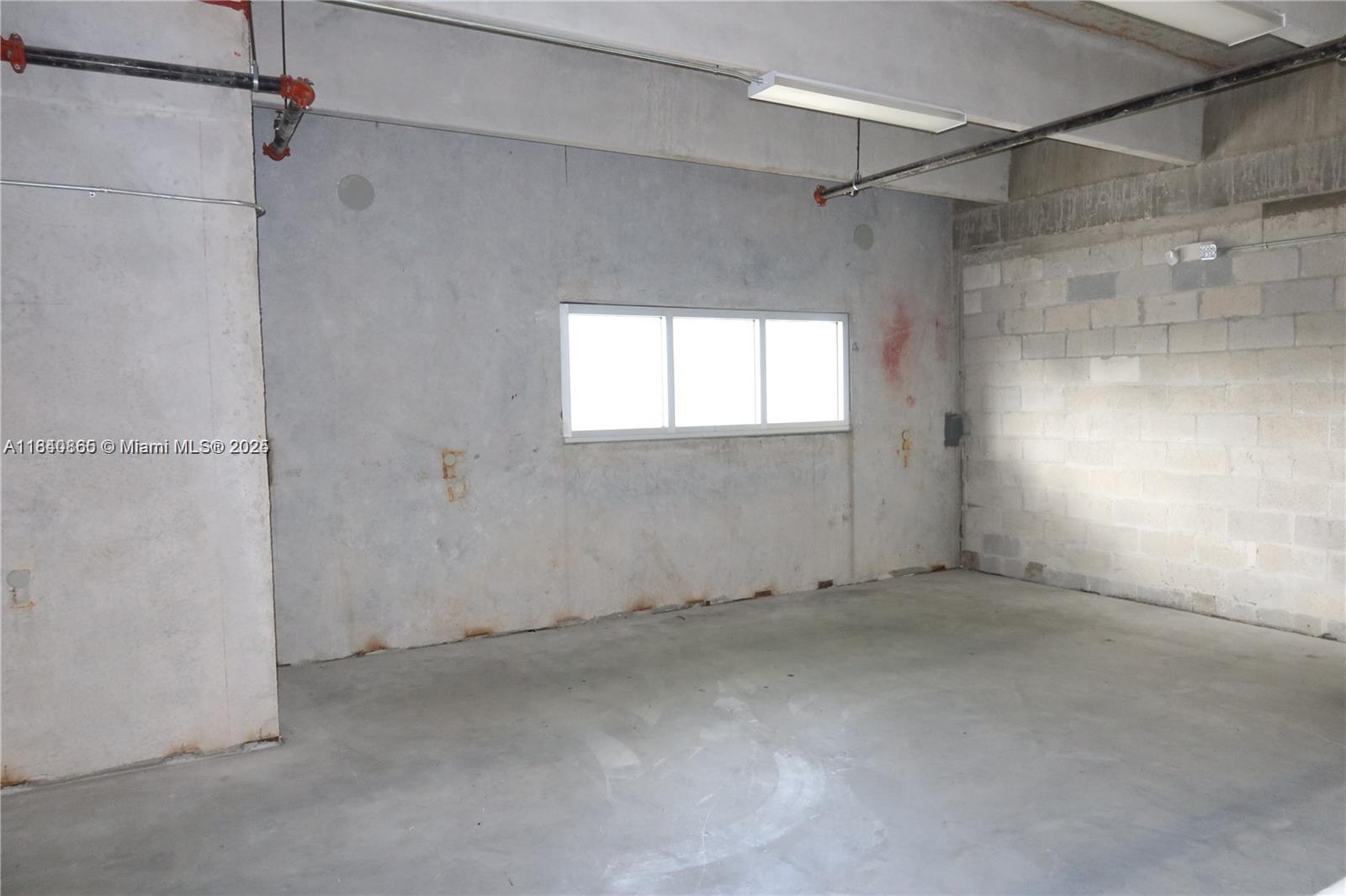 167  /   sq. ft. $ 2025-07-15 0 Photo