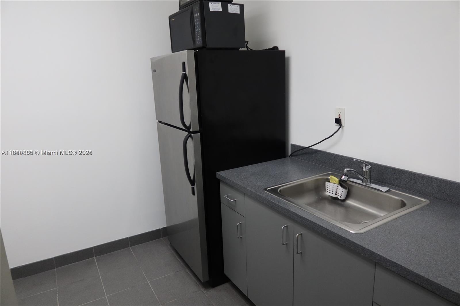 167  /   sq. ft. $ 2025-07-15 0 Photo