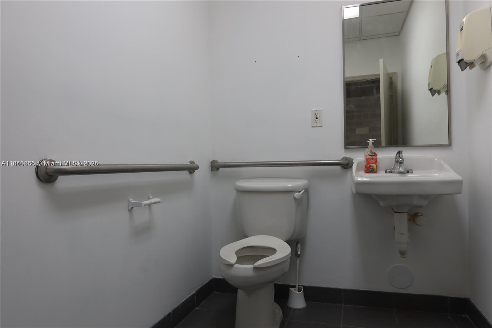 167  /   sq. ft. $ 2025-07-15 0 Photo