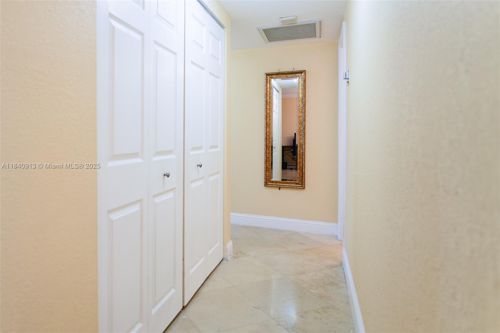 See details 9H 2 / 2 1240 sq. ft. $ 2025-07-16 0 Photo