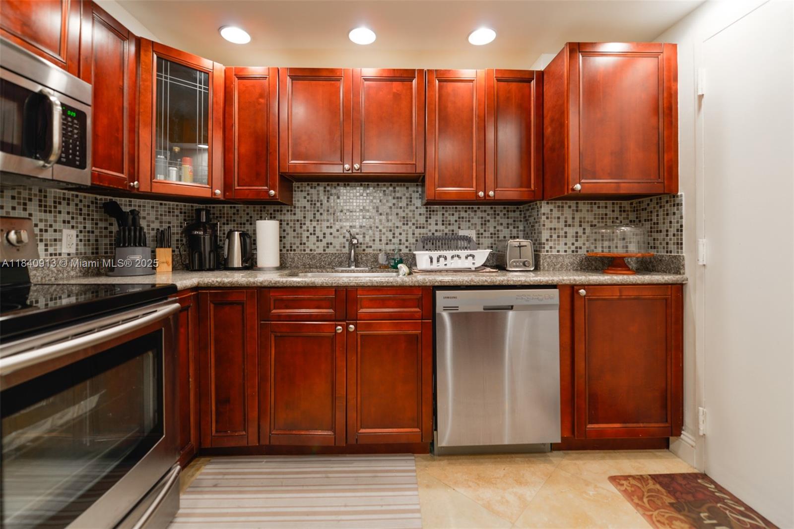 See details 9H 2 / 2 1240 sq. ft. $ 2025-07-16 0 Photo