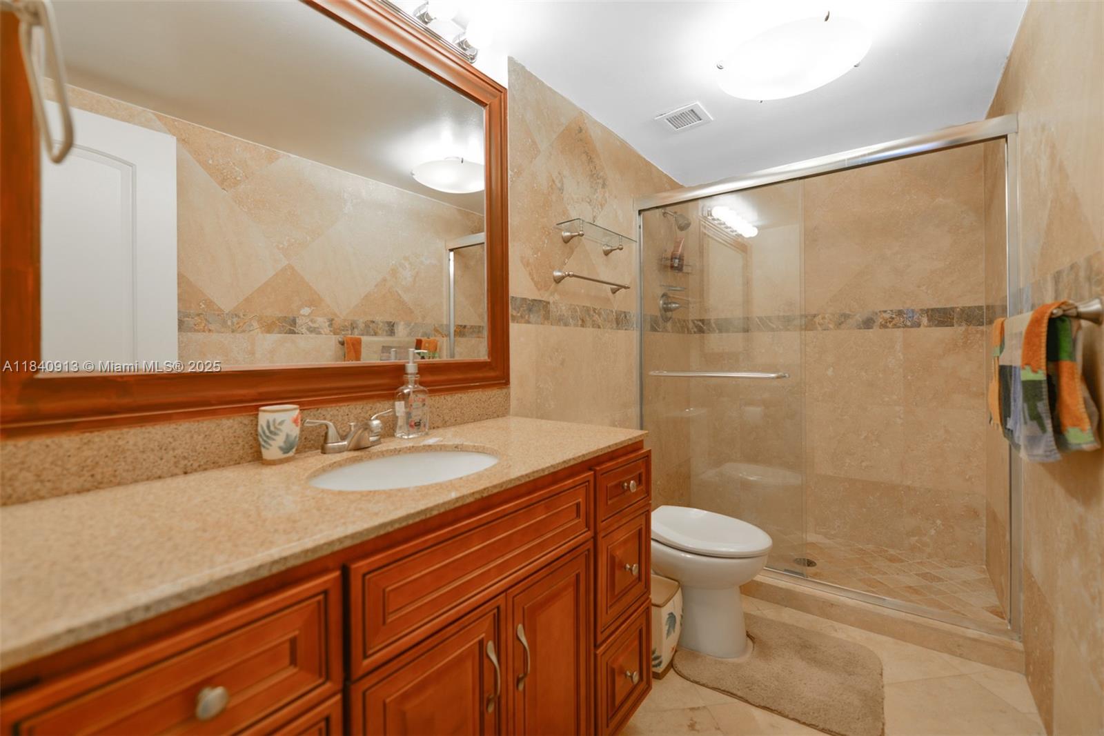 See details 9H 2 / 2 1240 sq. ft. $ 2025-07-16 0 Photo