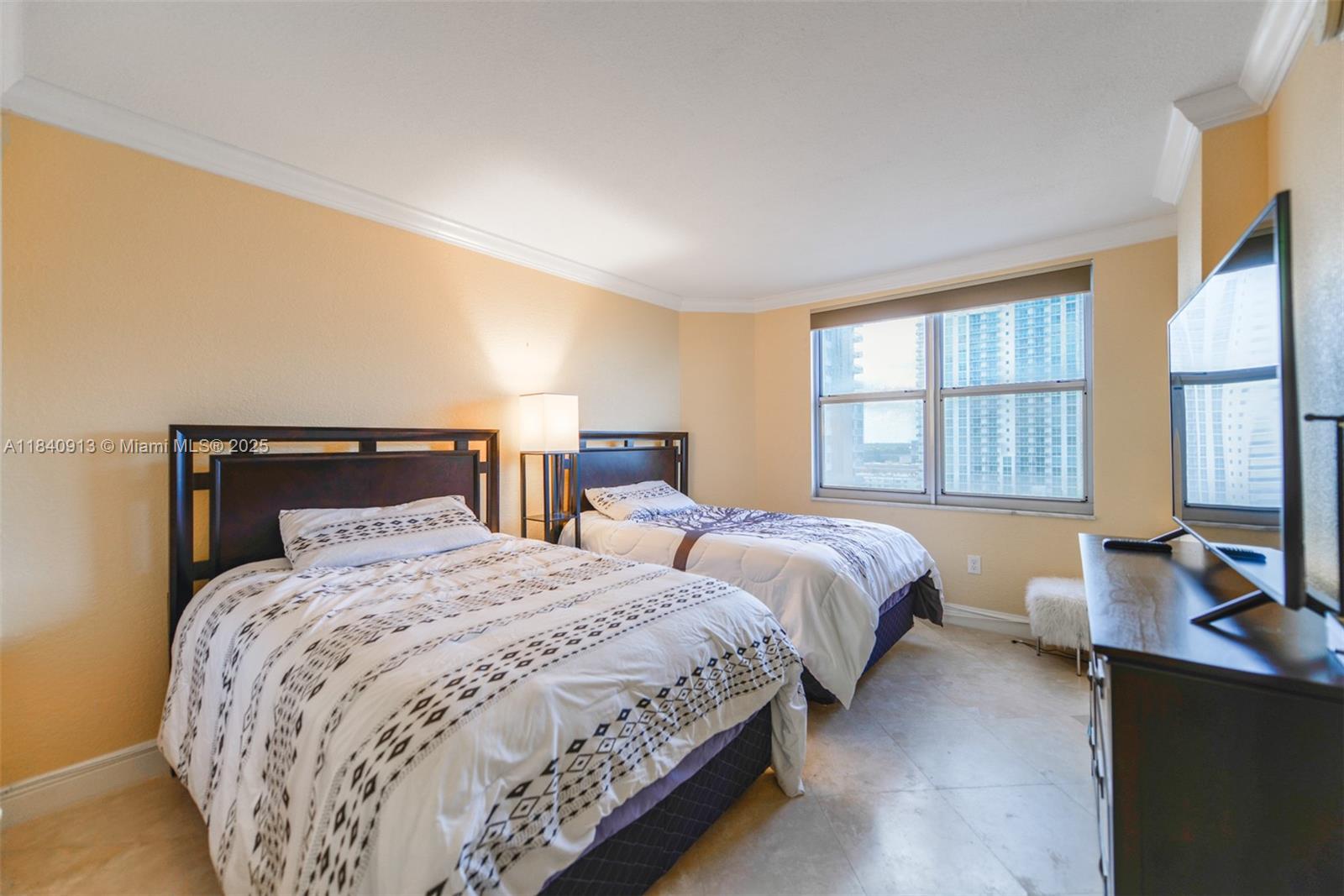 See details 9H 2 / 2 1240 sq. ft. $ 2025-07-16 0 Photo