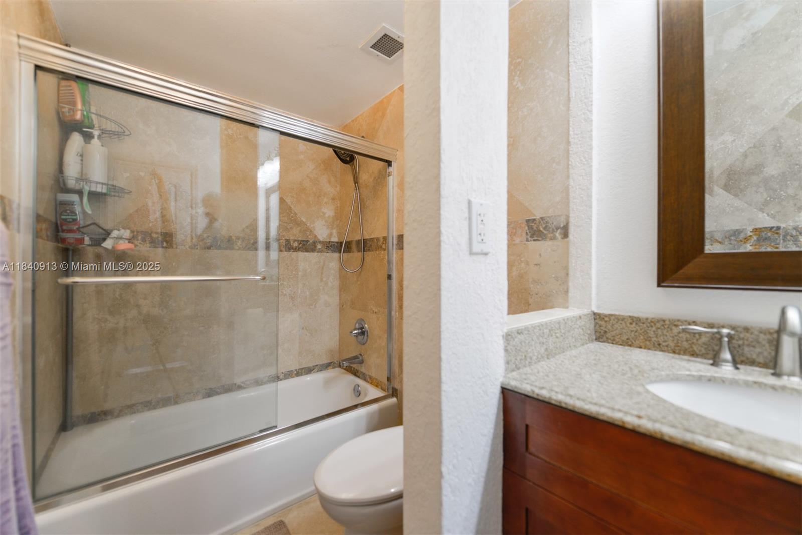 See details 9H 2 / 2 1240 sq. ft. $ 2025-07-16 0 Photo