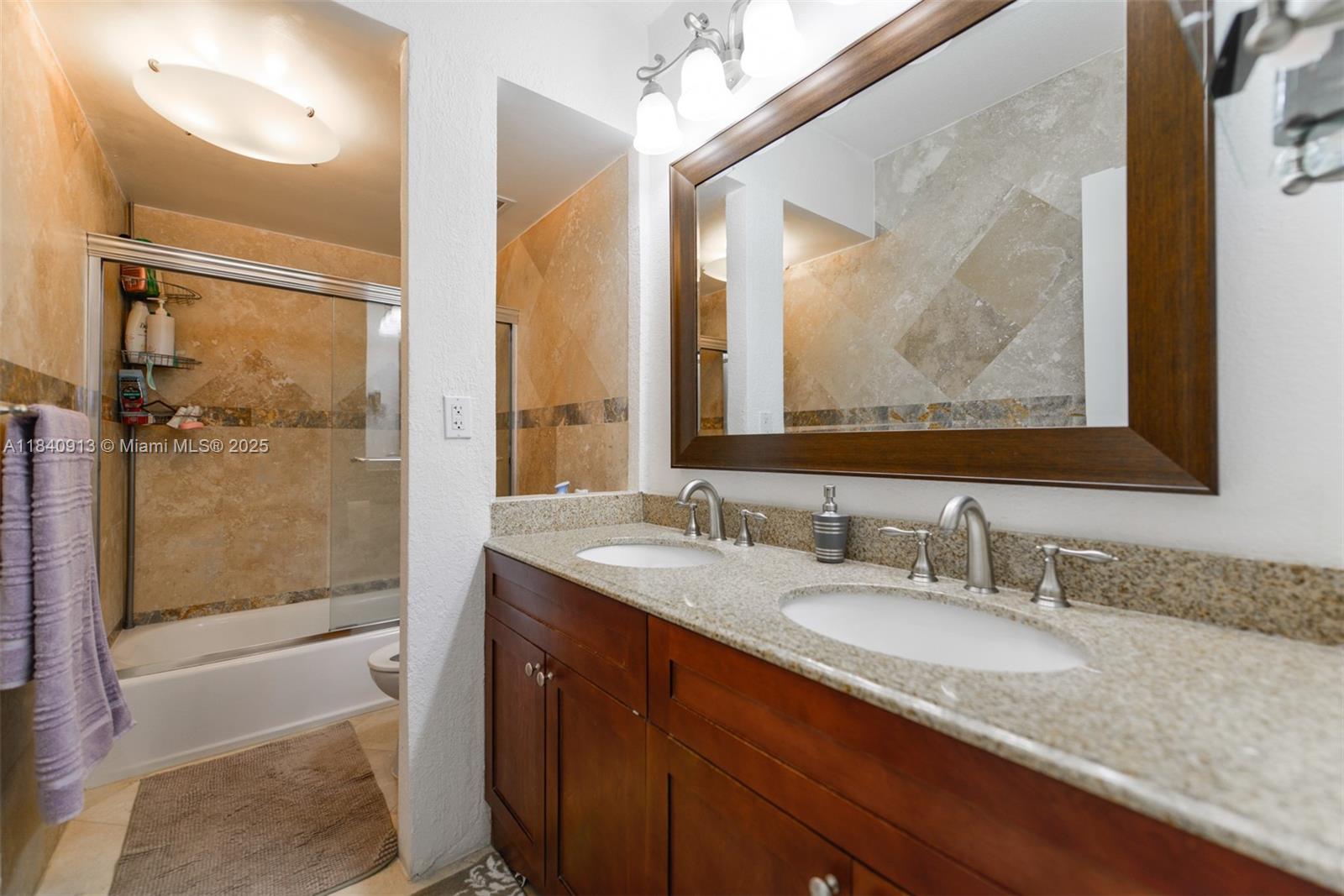 See details 9H 2 / 2 1240 sq. ft. $ 2025-07-16 0 Photo