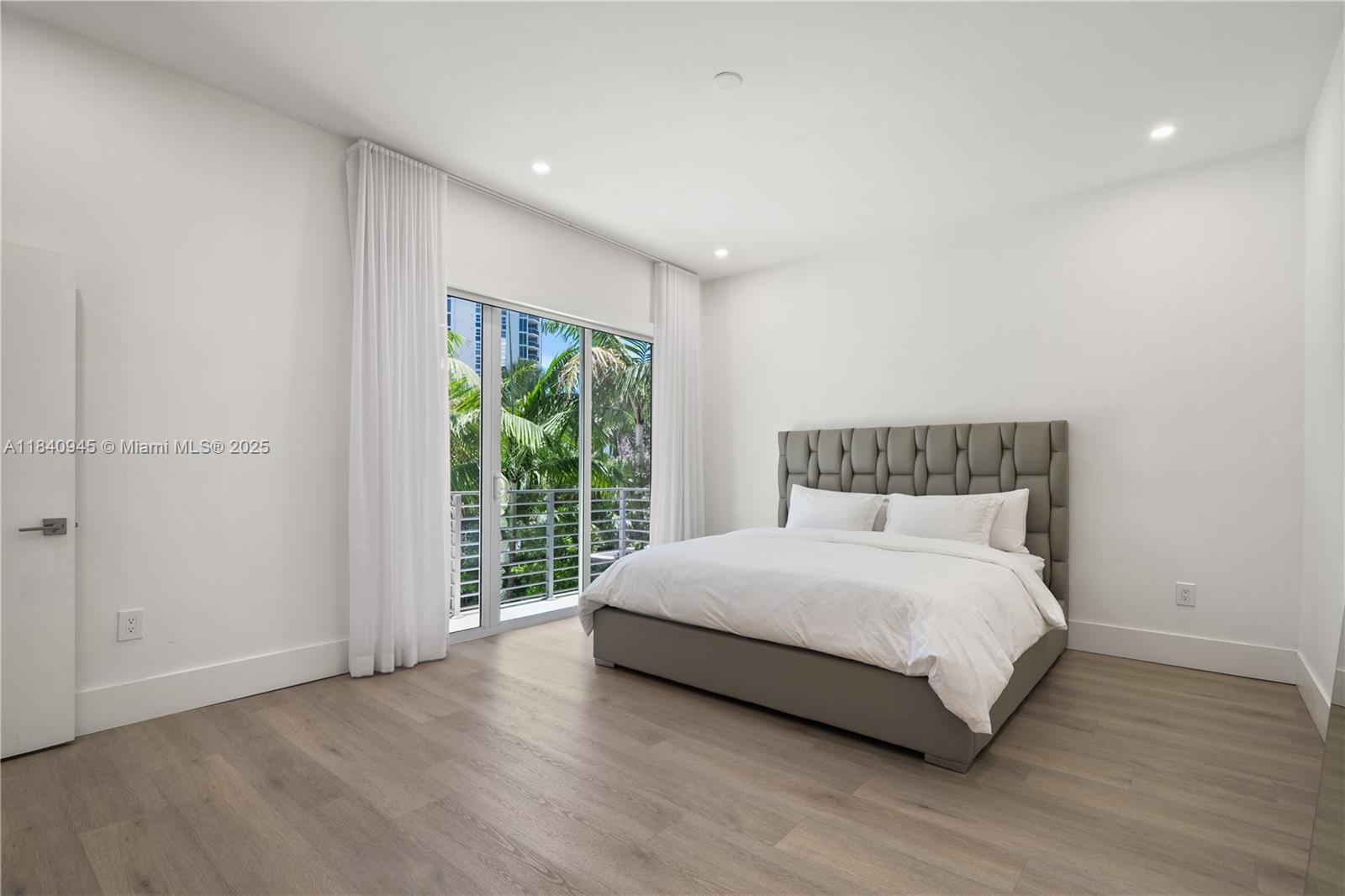 Photo of 18955 Atlantic Blvd  (18955), Sunny Isles Beach, Florida, 33160 - 
