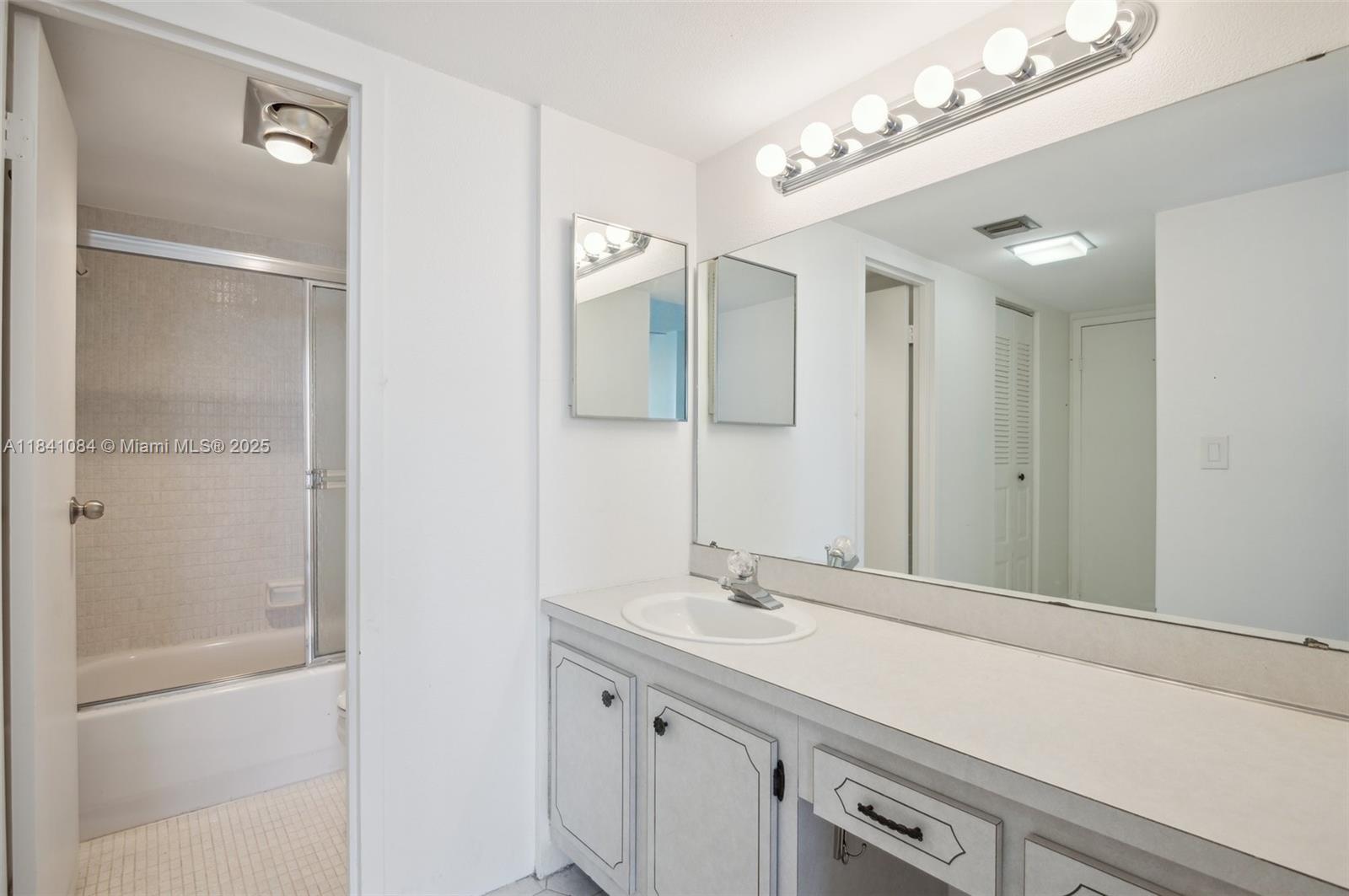 Photo of 3675 Country Club Dr  #2502, Aventura, Florida, 33180 - 