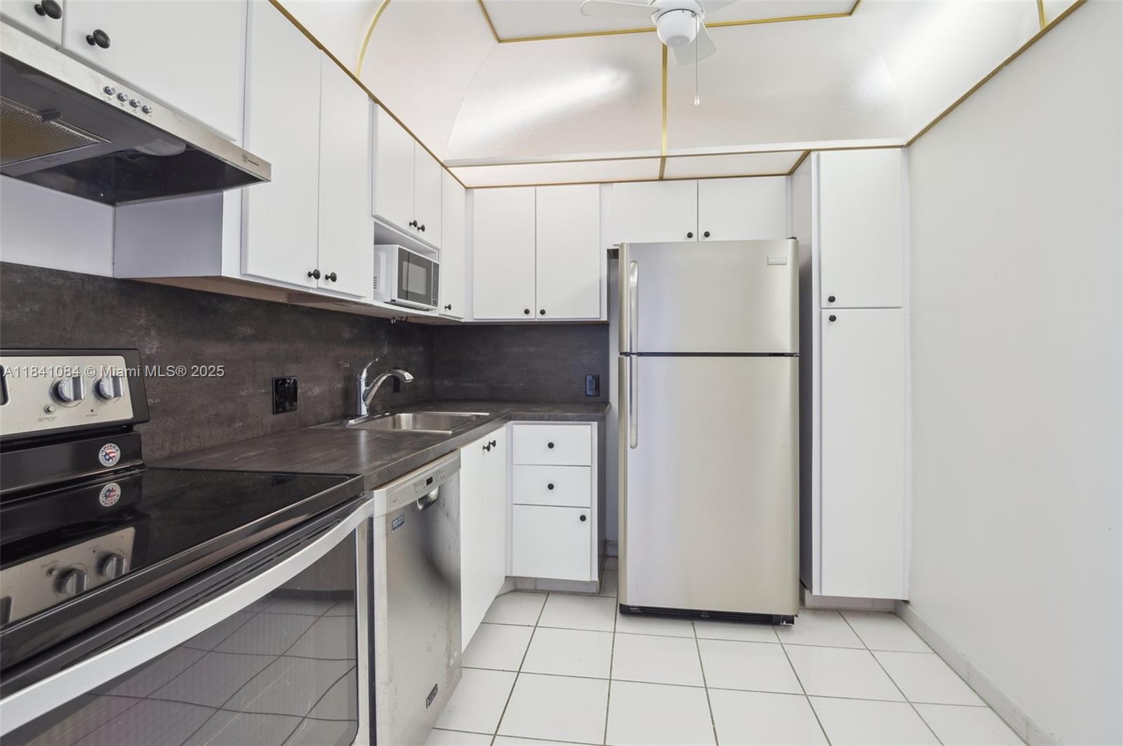 Photo of 3675 Country Club Dr  #2502, Aventura, Florida, 33180 - 