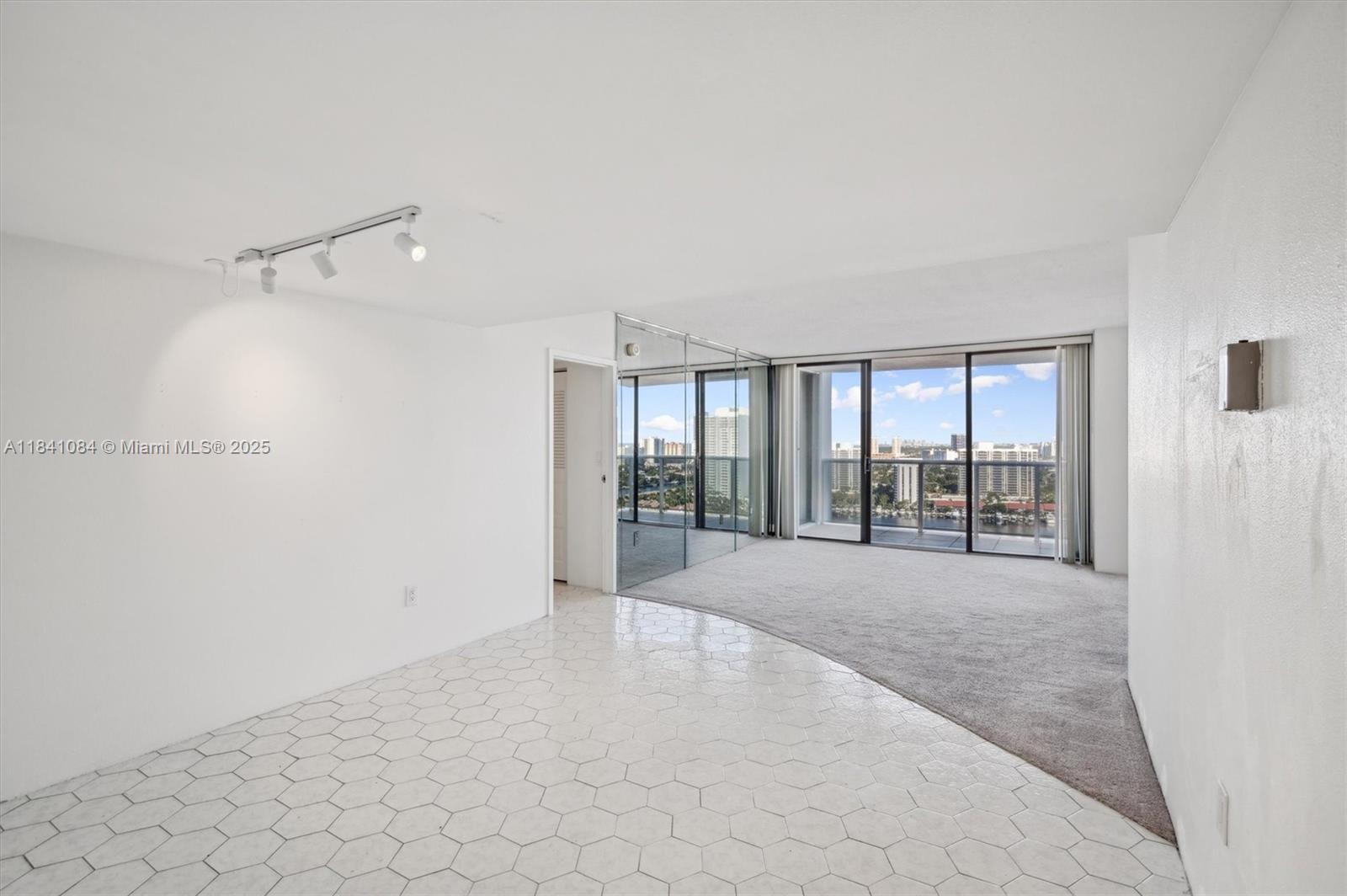 Photo of 3675 Country Club Dr #2502, Aventura, Florida, 33180 - Dining / Living Areas