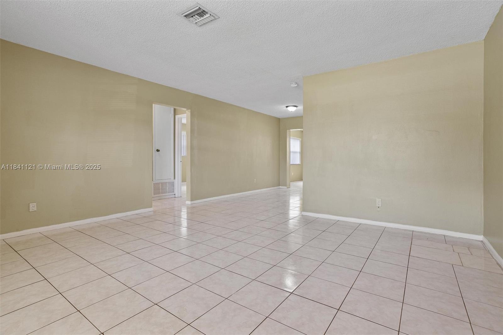   /  2265 sq. ft. $ 2025-07-15 0 Photo
