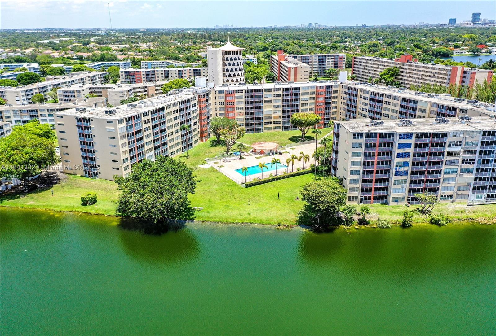 Ver detalles 100-1 2 / 2 1633 sq. ft. $ 2025-07-15 0 foto