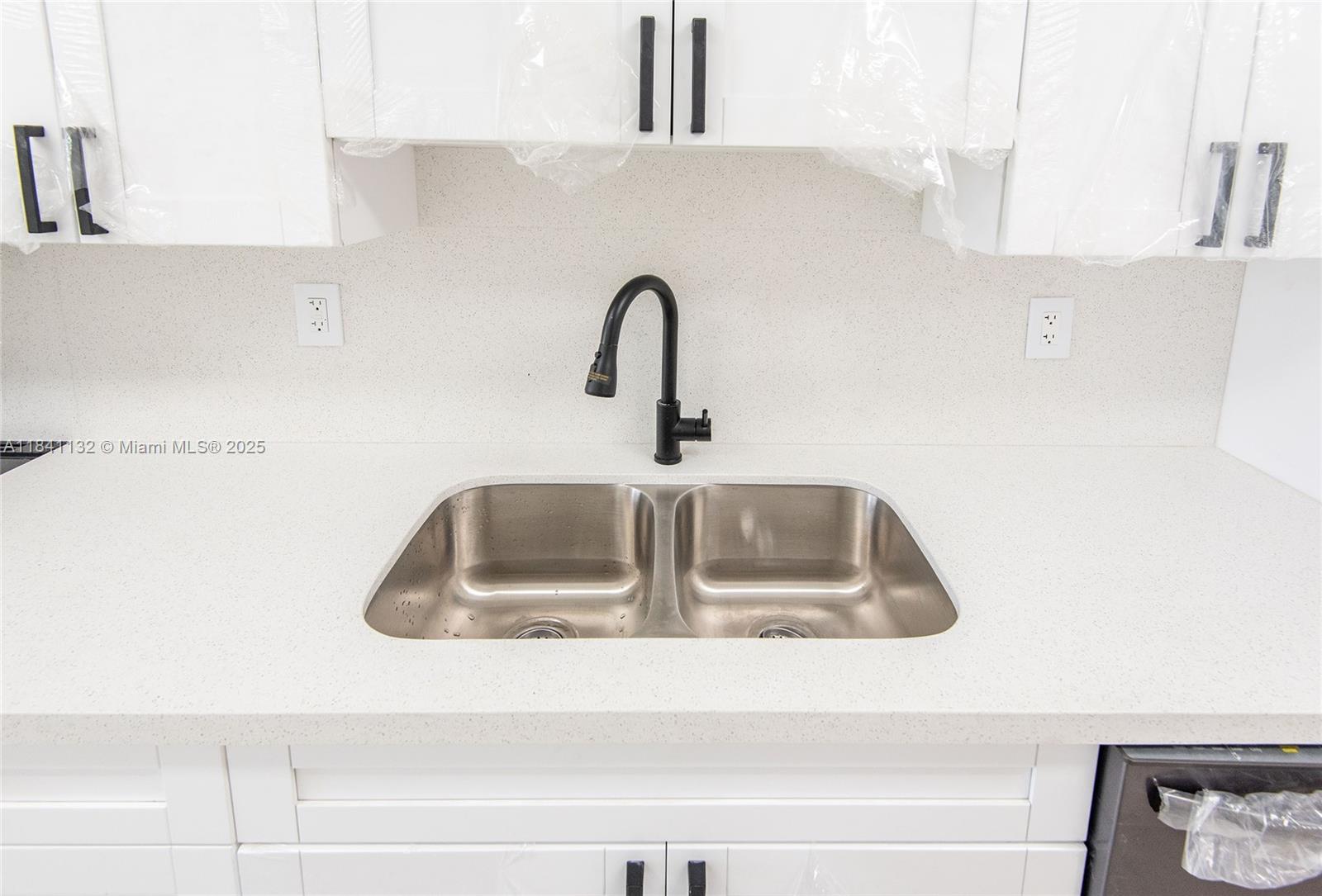 Ver detalles 100-1 2 / 2 1633 sq. ft. $ 2025-07-15 0 foto