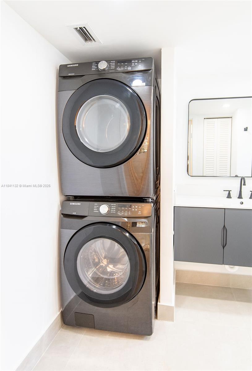 Ver detalles 100-1 2 / 2 1633 sq. ft. $ 2025-07-15 0 foto