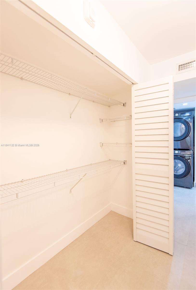 Ver detalles 100-1 2 / 2 1633 sq. ft. $ 2025-07-15 0 foto