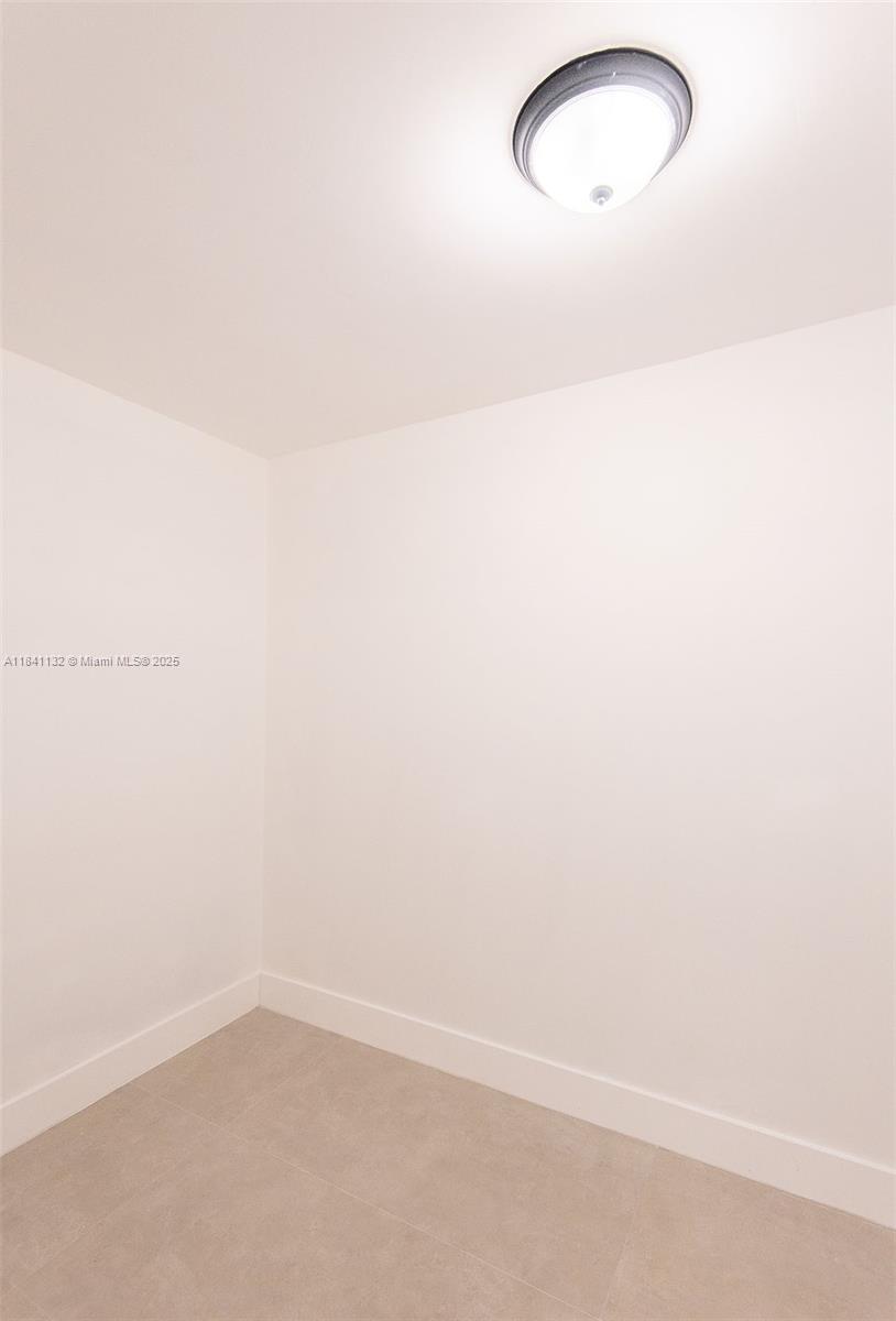 Ver detalles 100-1 2 / 2 1633 sq. ft. $ 2025-07-15 0 foto