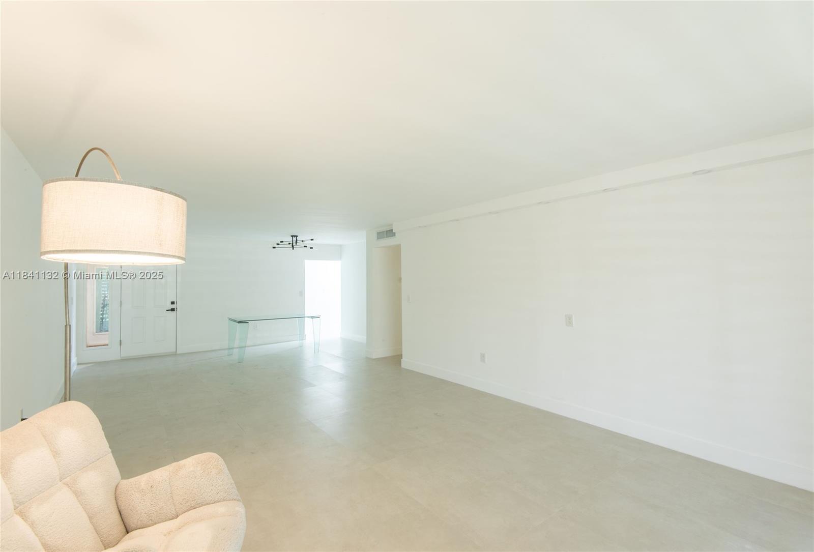 Ver detalles 100-1 2 / 2 1633 sq. ft. $ 2025-07-15 0 foto