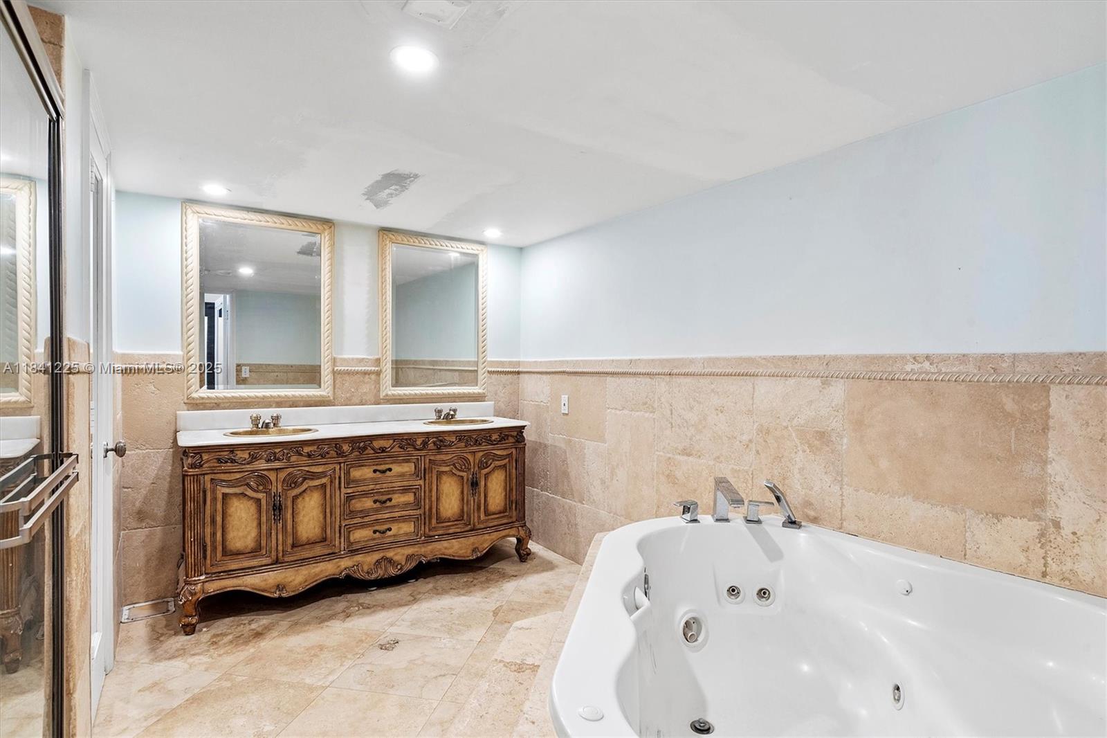 Photo of 2751 Ocean Dr  #504S, Hollywood, Florida, 33019 - Primary Bath