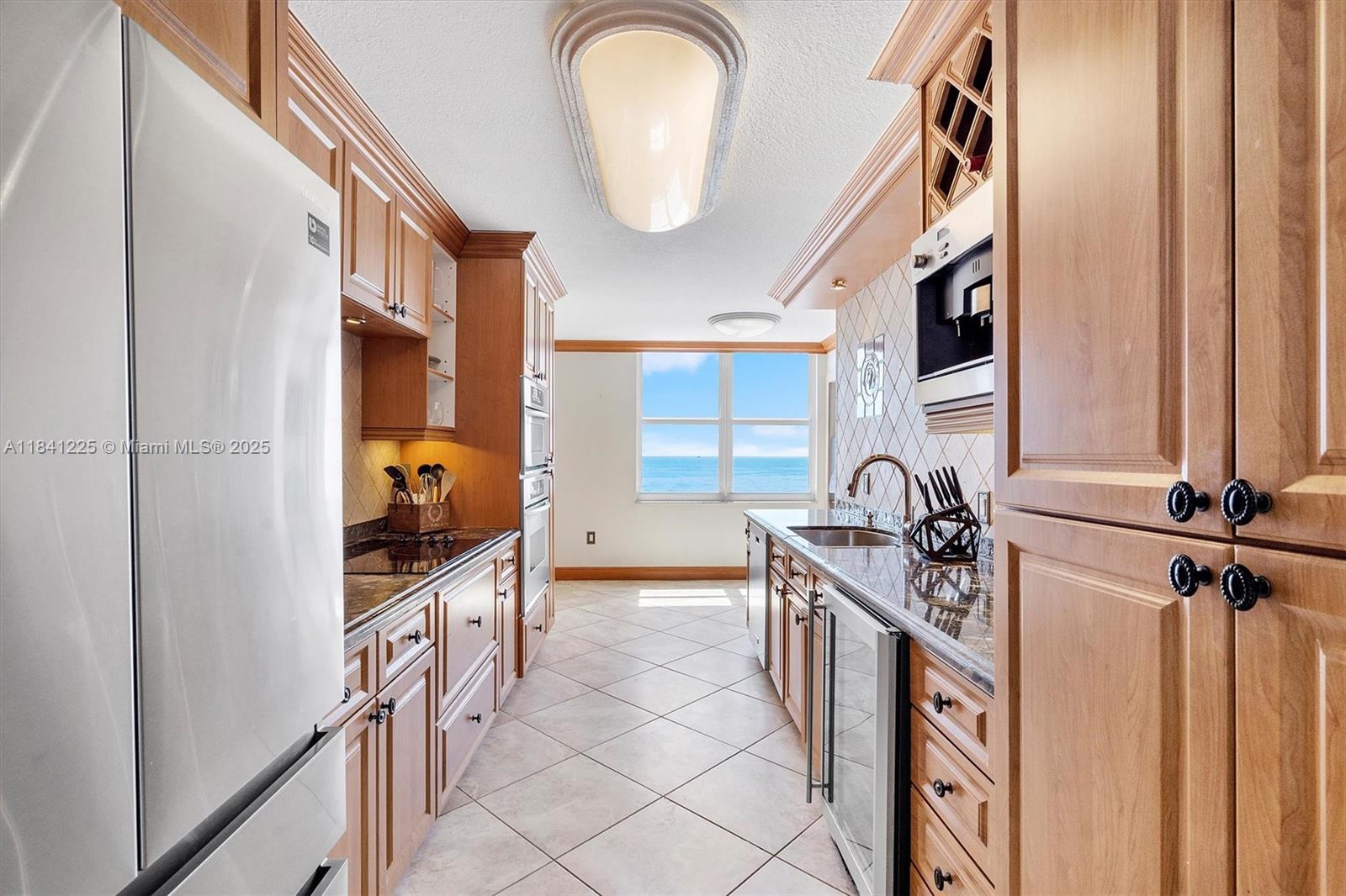 Photo of 2751 Ocean Dr  #504S, Hollywood, Florida, 33019 - Kitchen